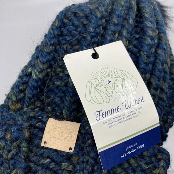 NWT Femme Wares Marled Knit Pom Pom Crochet Knit Blue Toque  Beanie - Picture 5 of 6